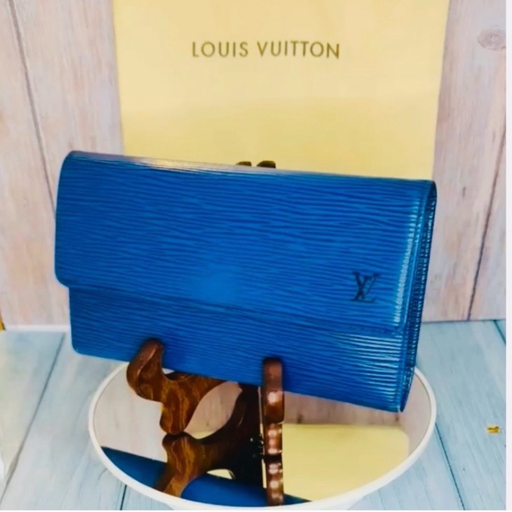 Authentic Louis Vuitton long Epi wallet